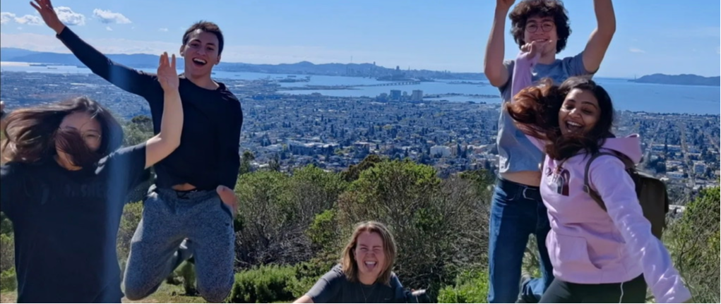 嗨！伯克利全球访学项目（Berkeley Global）的大使们向大家问好！