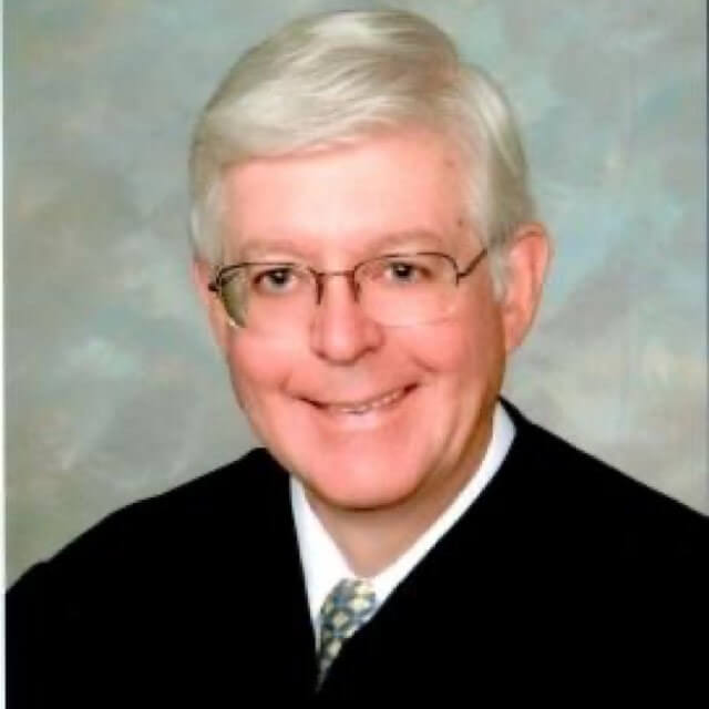 夏威夷最高法院的州法官James E. Duffy Jr.